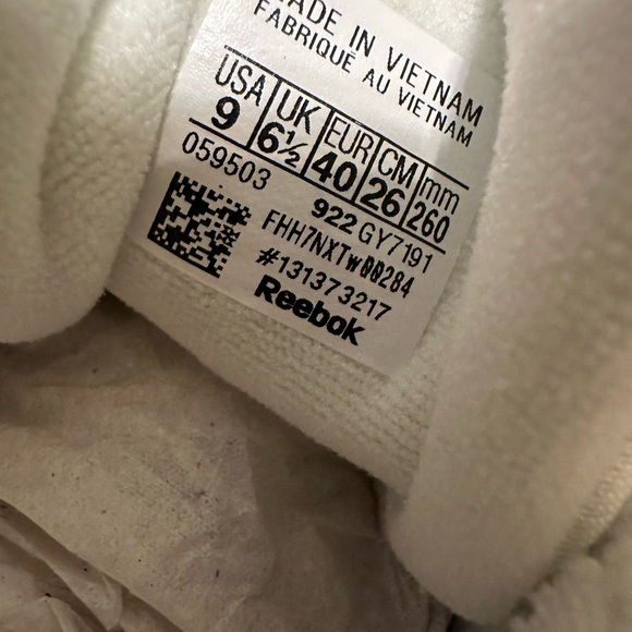Reebok shoes never been worn with tags still on them. - Picture 7 of 7
